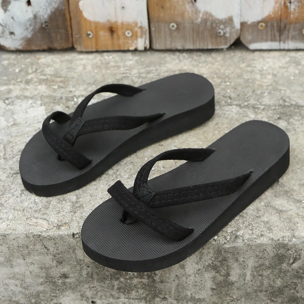 Flip Flops for Women Summer Flats Sandals for Women 2025 - Lightweight Sandals Summer Beach Comfortable Thong Walking Sandal on Indoor Outdoor