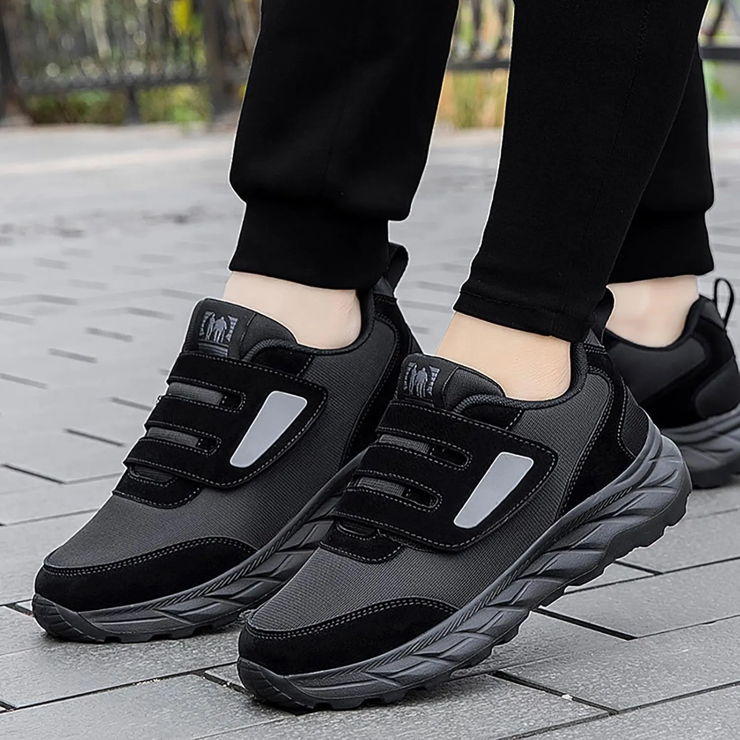 Slip on Walking Shoes Women Memory Foam Non Slip Running Shoes Wide Width Breathable Gym Workout Shoes Lightweight Fashion Sneakers